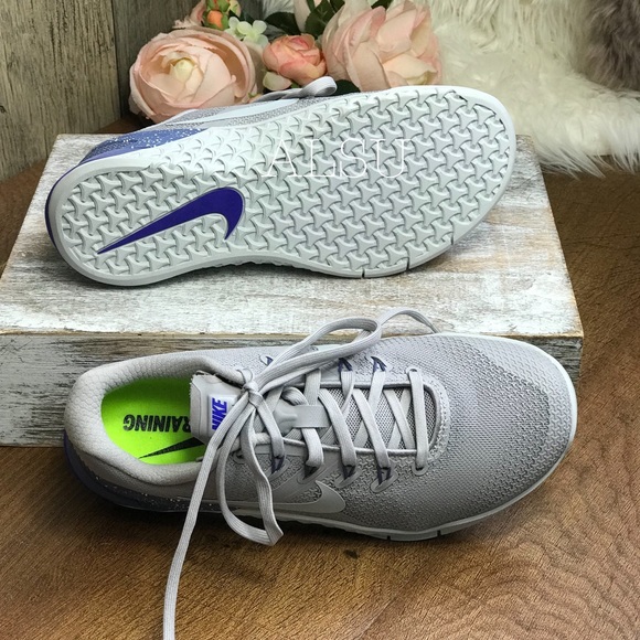 grey nike metcon